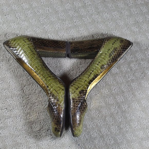 BCBG Girl Size 9B Olive Green Crocodile 3.5" Heels - Picture 3 of 8